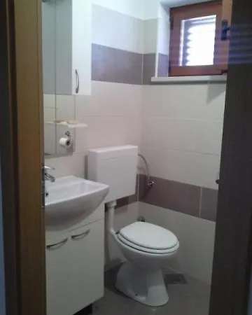 In With Air Conditioning, W-lan Susak